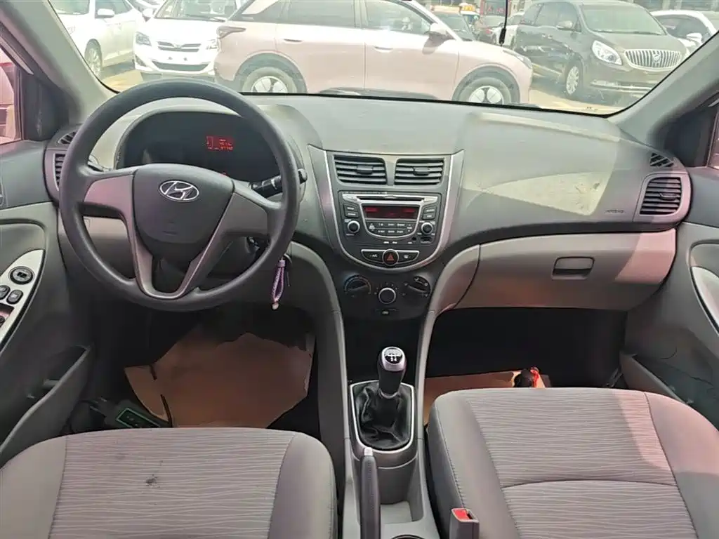 Hyundai Verna 2016 — фото 10