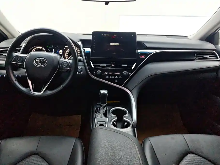 Toyota Camry 2022 — фото 12