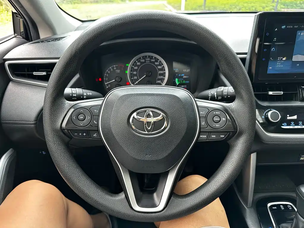 Toyota Corolla Cross 2022 — фото 10