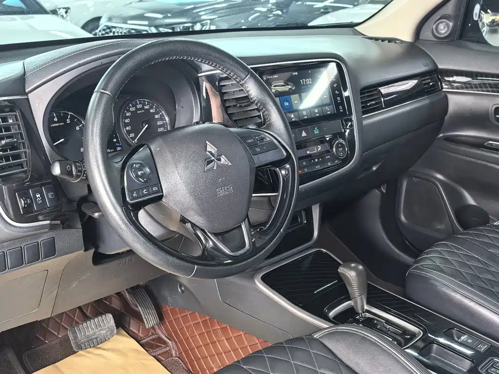 Mitsubishi Outlander 2021 — фото 11
