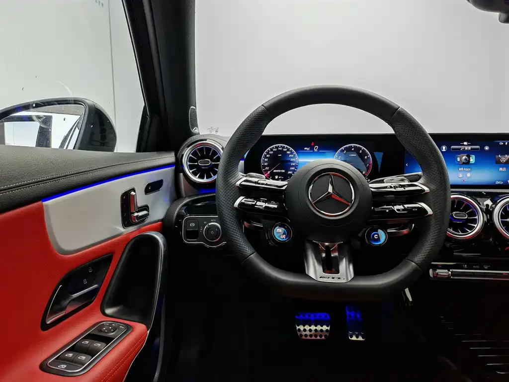 Mercedes-Benz A-Class AMG 2025 — фото 9