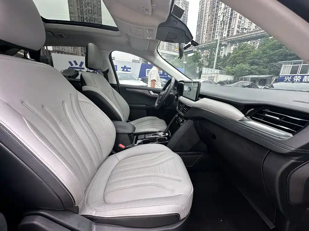 Ford Escape 2023 — фото 13