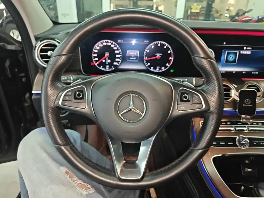 Mercedes-Benz E-Class 2018 — фото 11