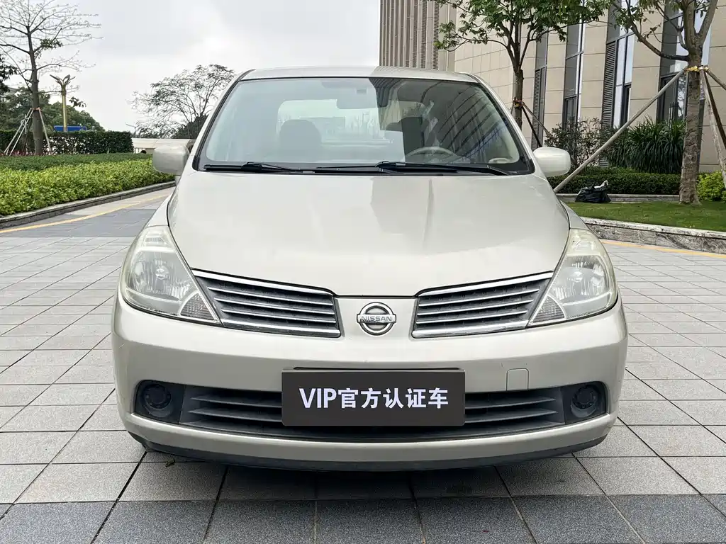 Nissan Tiida 2005