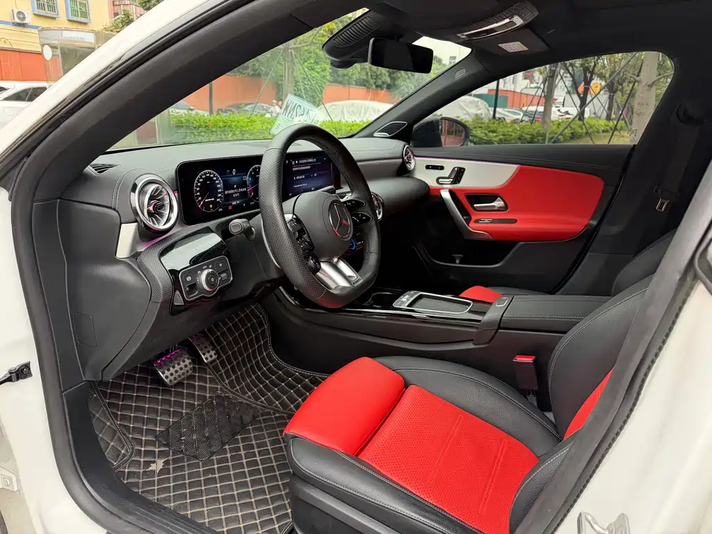 Mercedes-Benz CLA AMG 2024 — фото 4