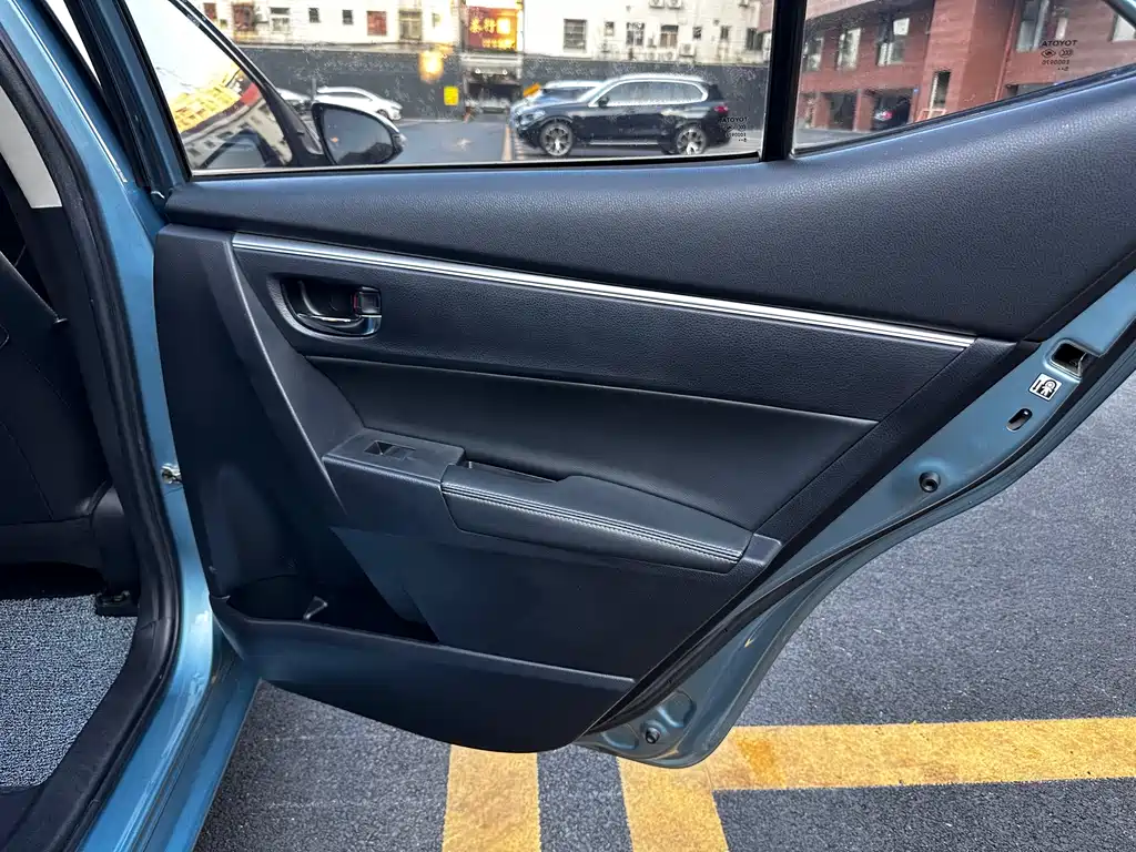 Toyota Corolla 2015 — фото 24
