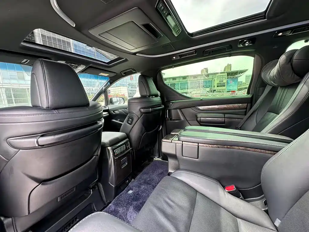 Toyota Vellfire 2023 — фото 11