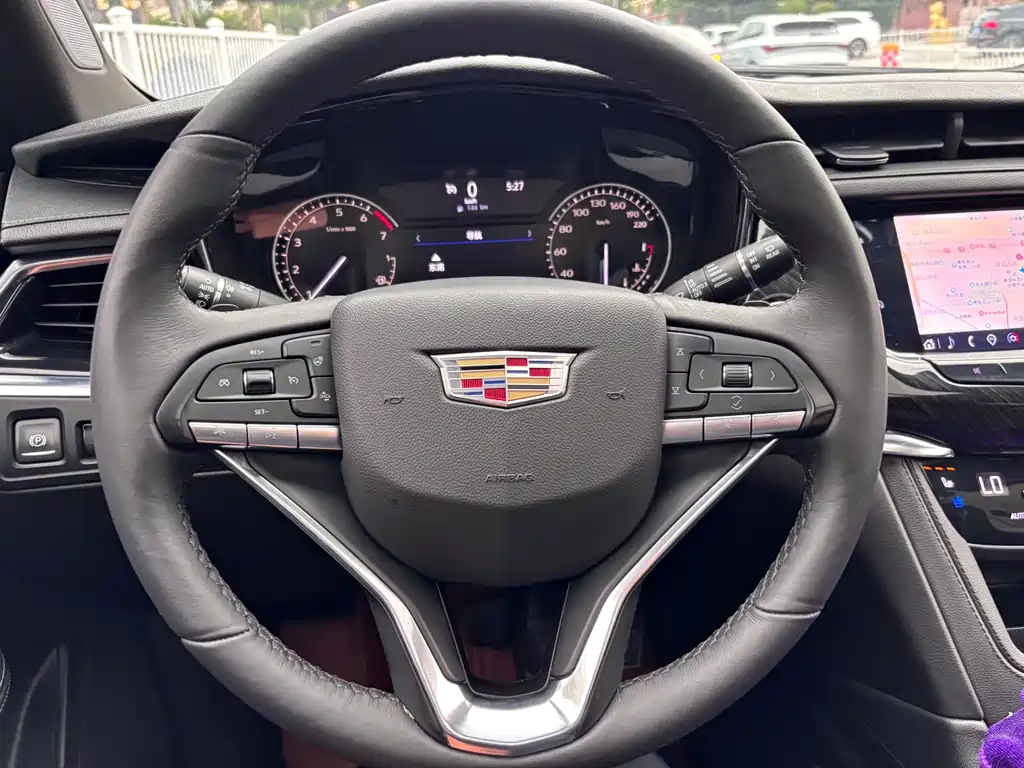 Cadillac XT6 2021 — фото 17