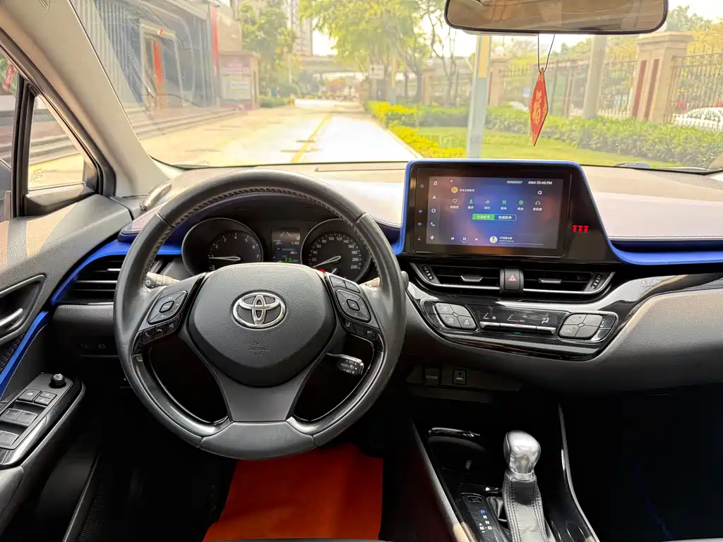 Toyota C-HR 2022 — фото 26