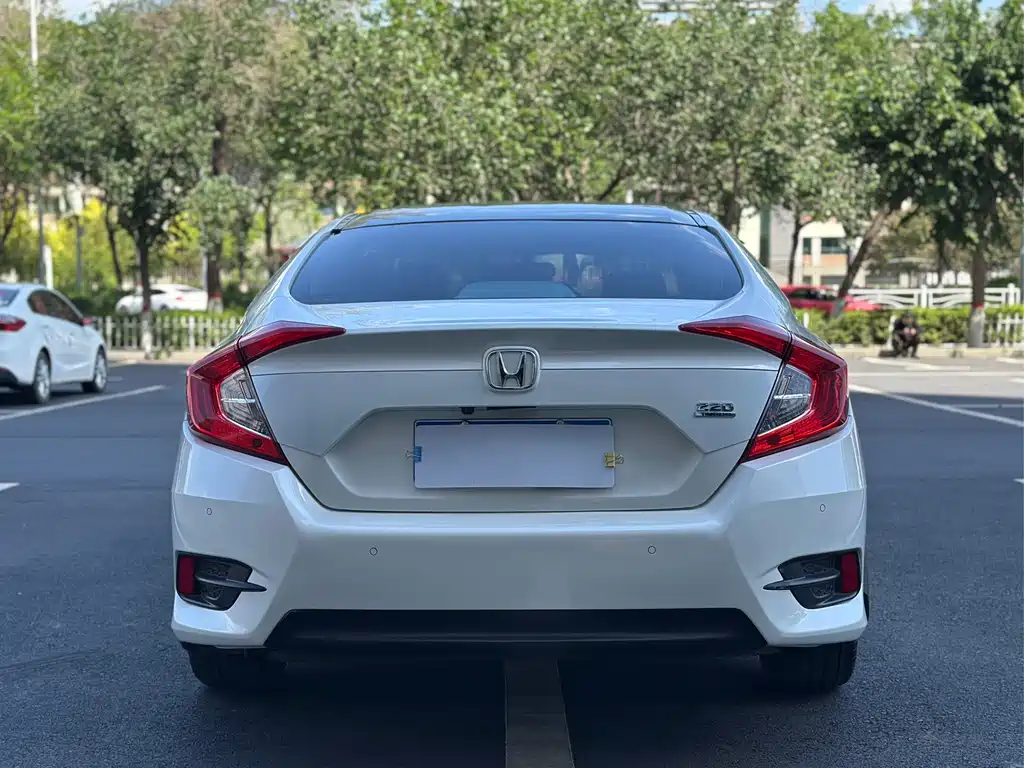 Honda Civic 2018 — фото 11