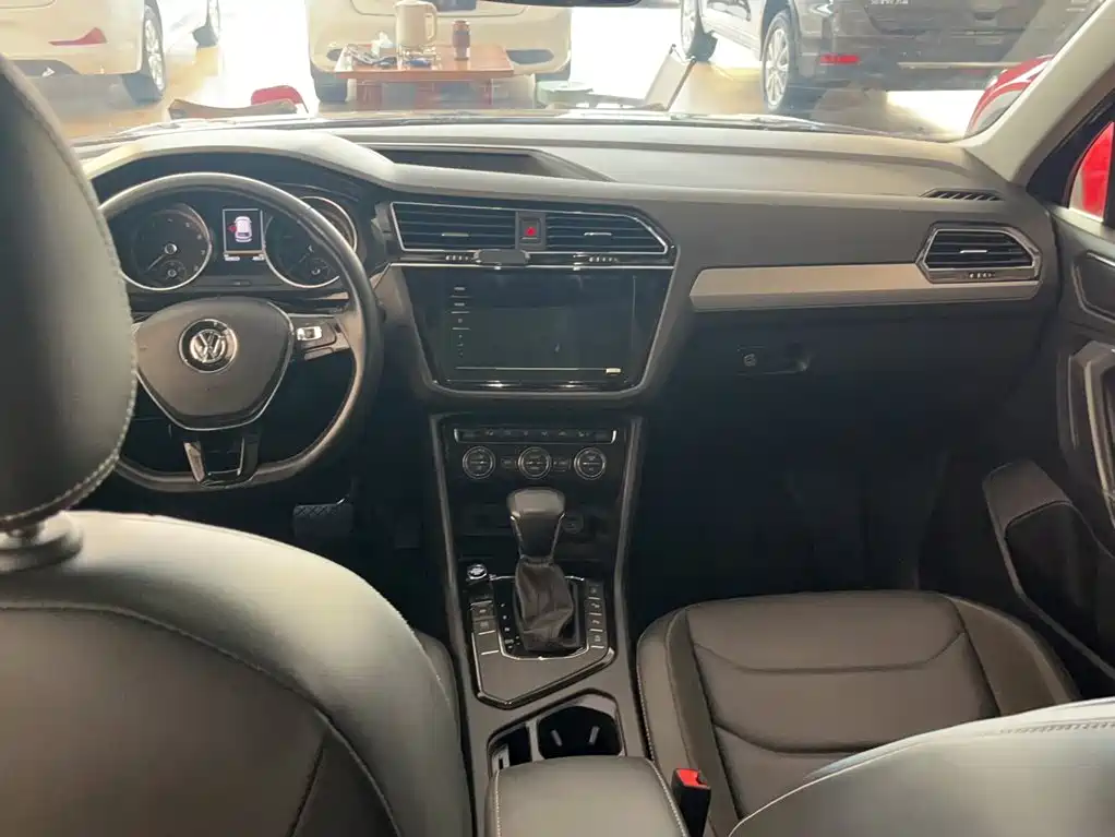 Volkswagen Tiguan L 2020 — фото 10