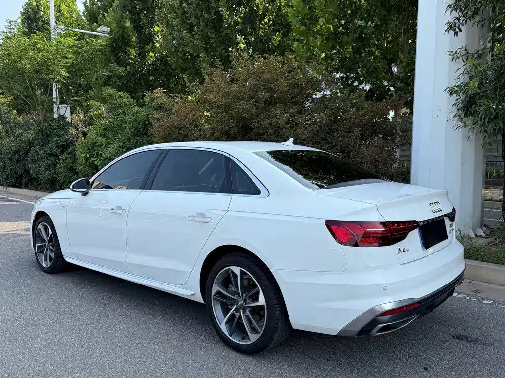 Audi A4L 2020 — фото 23