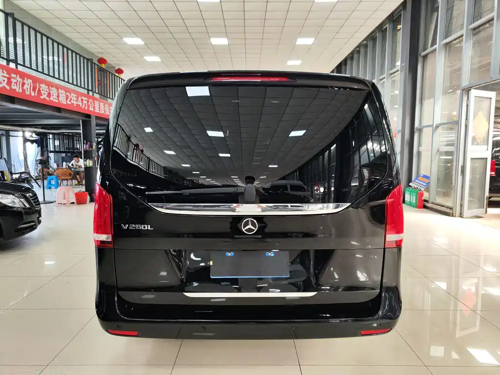 Mercedes-Benz V-Class 2019 — фото 26