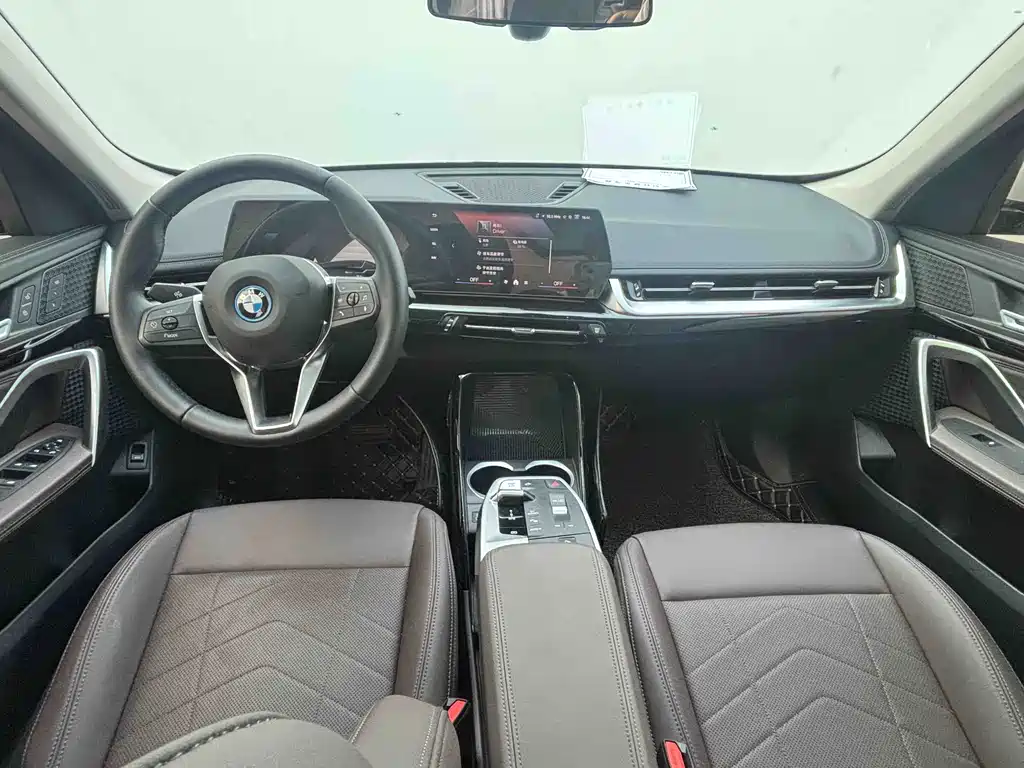 BMW iX1 2025