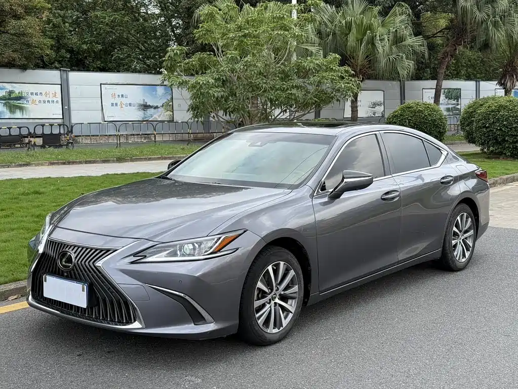 Lexus ES 2021