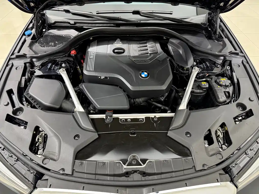 BMW 5 Series 2022 — фото 12