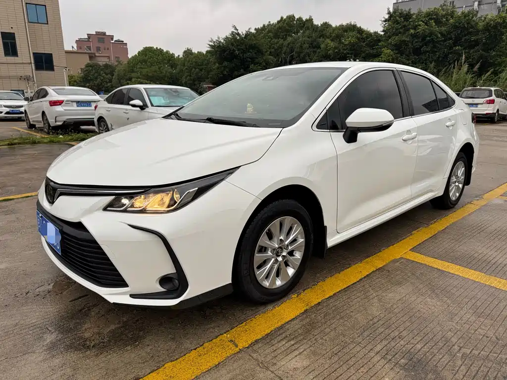 Toyota Corolla 2021 — фото 1