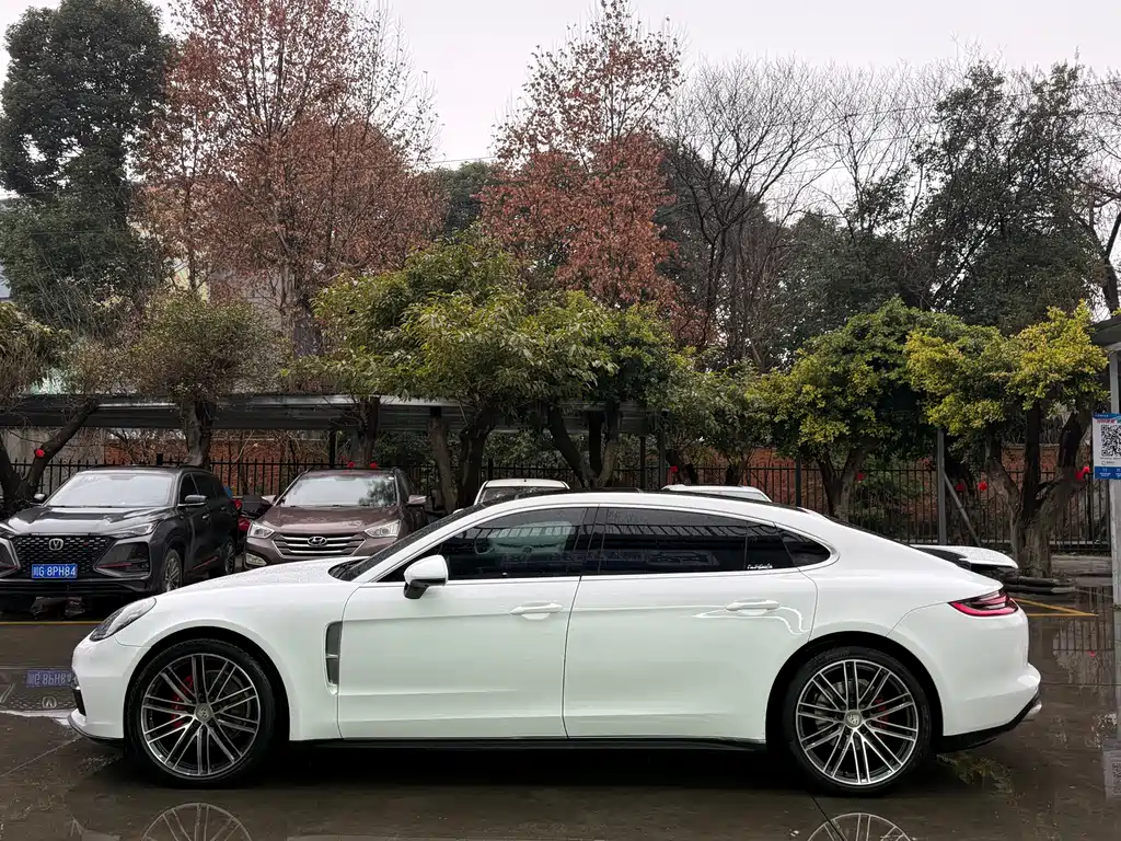 Porsche Panamera 2018 — фото 11
