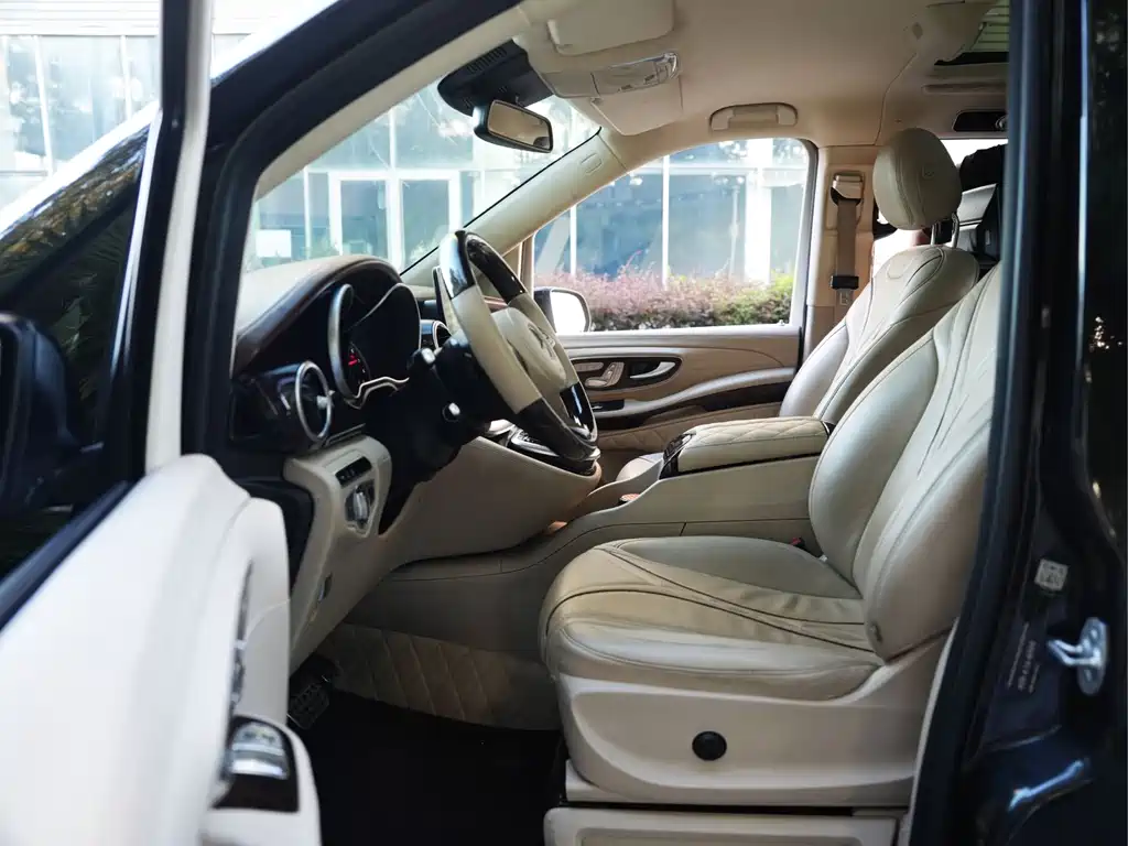 Mercedes-Benz V-Class 2016 — фото 10