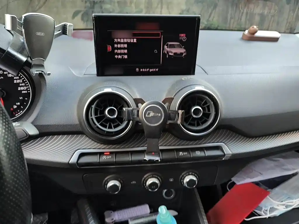 Audi Q2L 2019