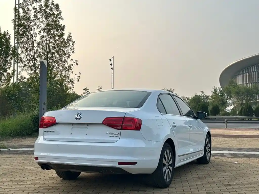 Volkswagen Sagitar 2016