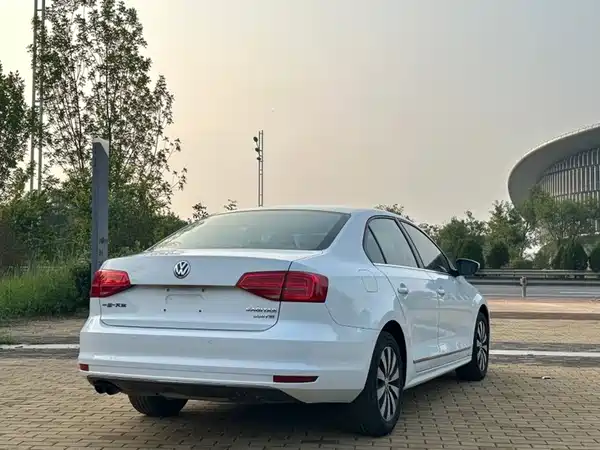 Volkswagen Sagitar 2016