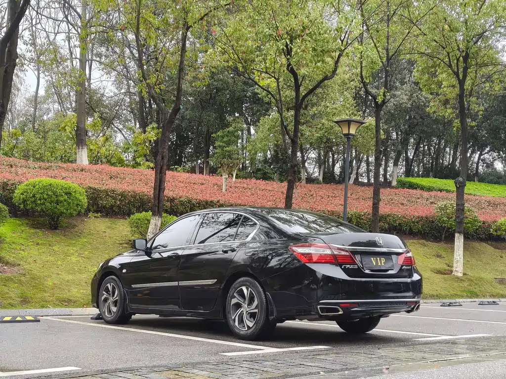 Honda Accord 2017 — фото 13