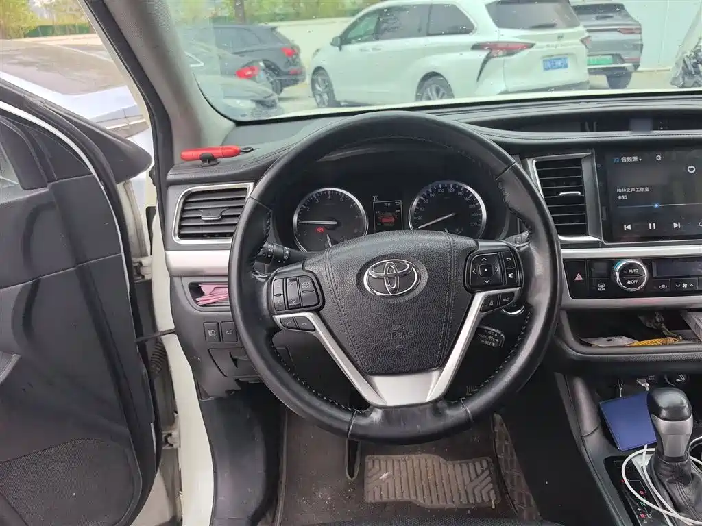 Toyota Highlander 2018 — фото 3