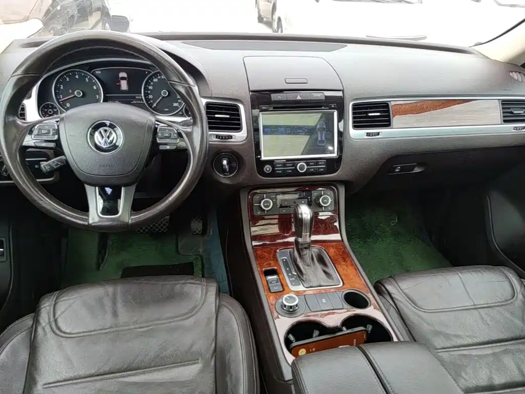 Volkswagen Touareg 2015 — фото 13