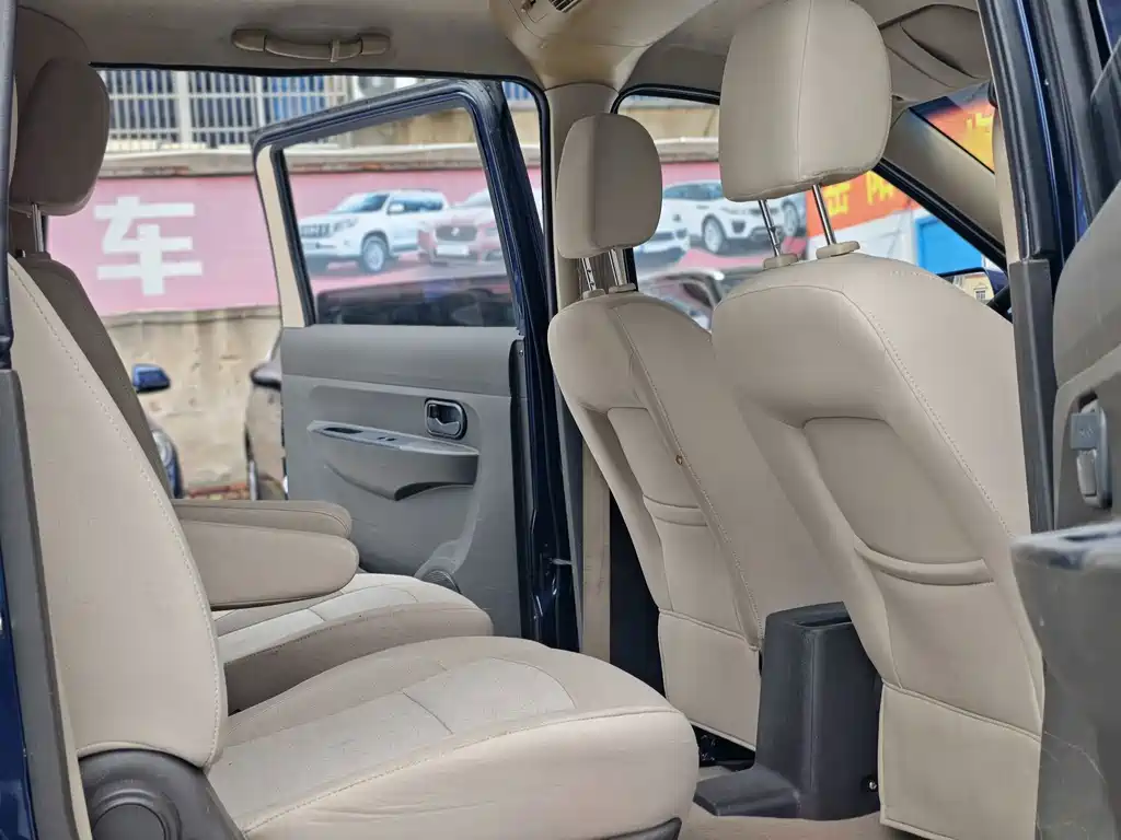 Wuling Hongguang 2015 — фото 14