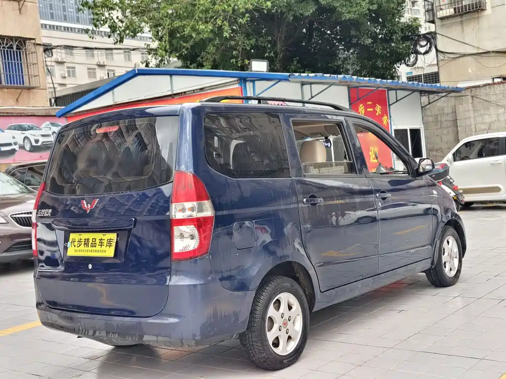 Wuling Hongguang 2015 — фото 20