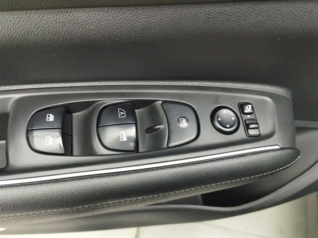 Renault Koleos 2017 — фото 9