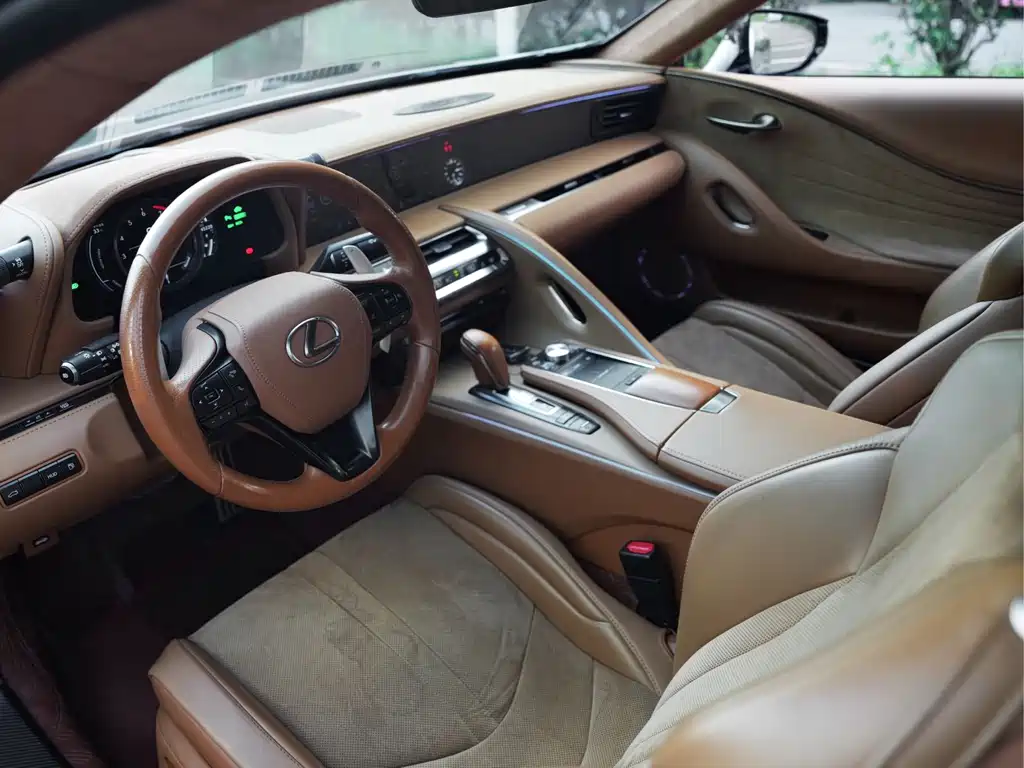 Lexus LC 2018 — фото 17