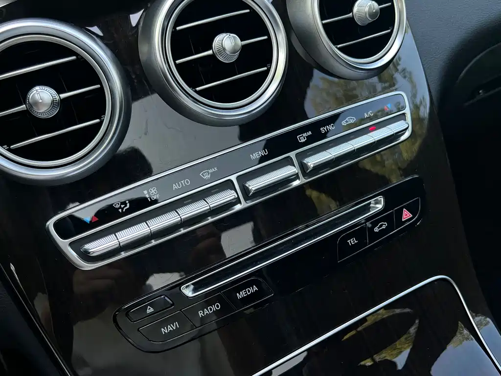 Mercedes-Benz GLC 2017 — фото 16