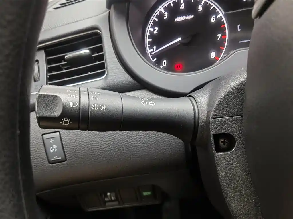 Nissan Tiida 2018 — фото 21