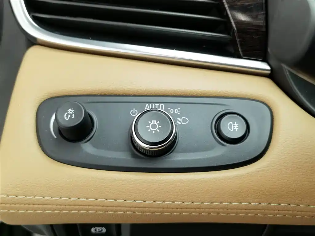 Buick LaCrosse 2017 — фото 21