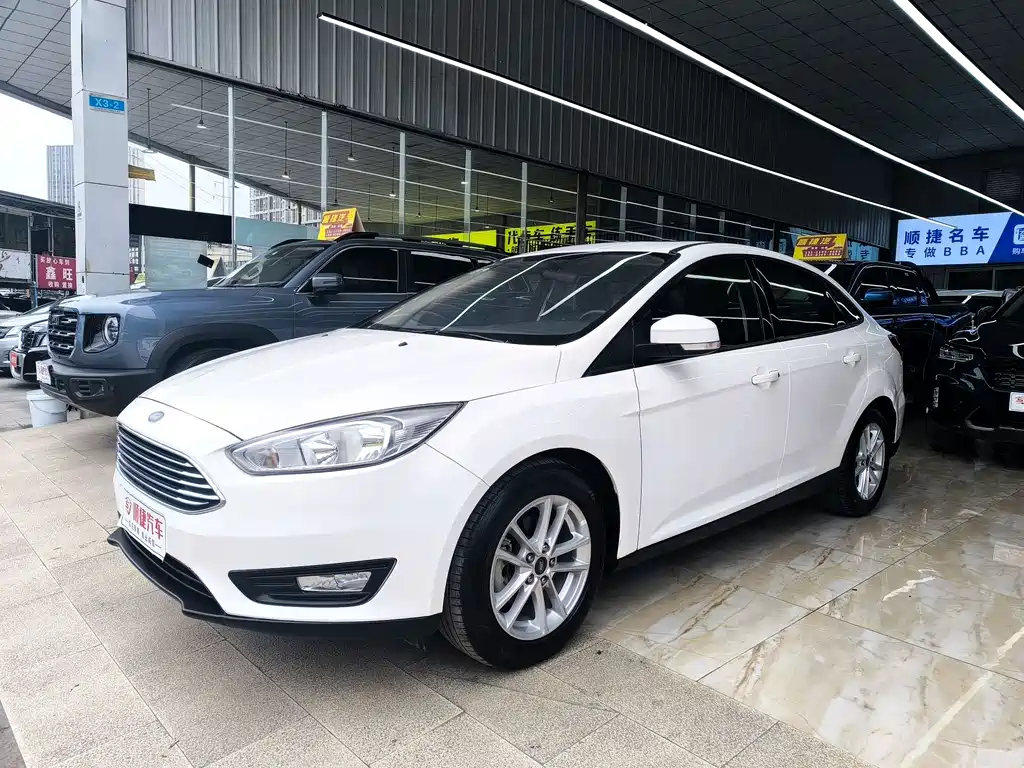 Ford Focus 2018 — фото 1