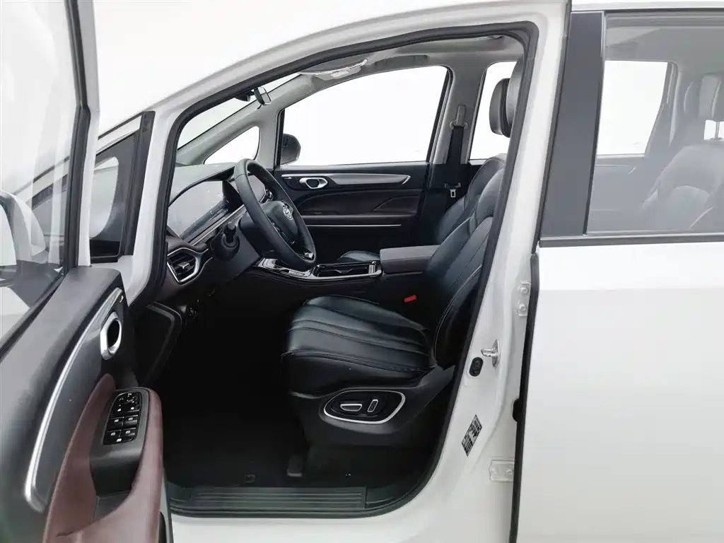 GAC Motor Trumpchi M6 2024 — фото 10