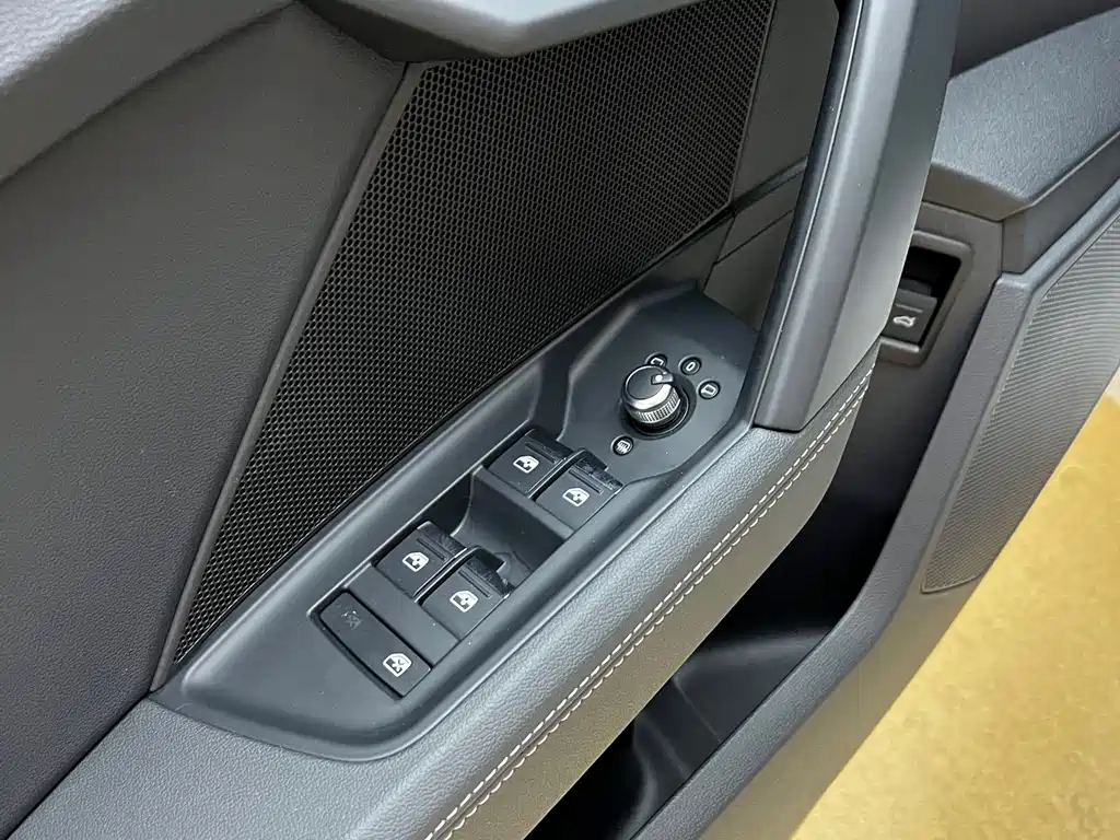 Audi A3 2023 — фото 12