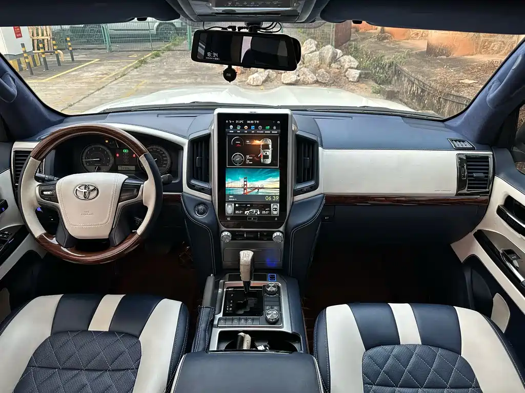 Toyota Land Cruiser 2018 — фото 4