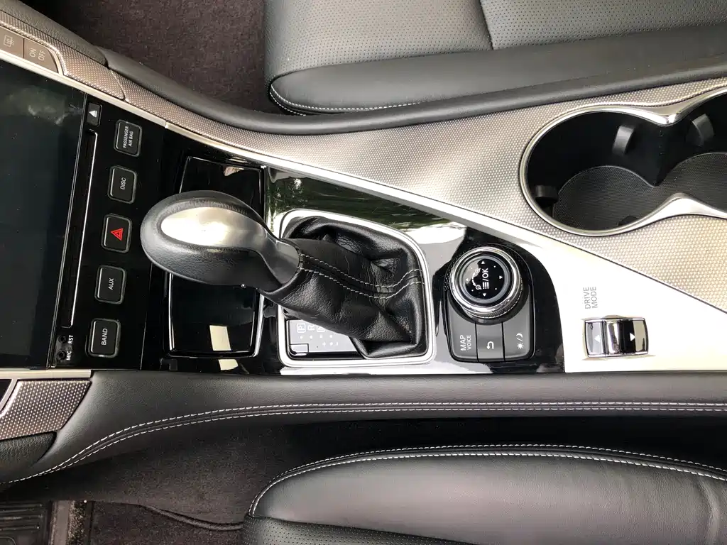 Infiniti Q50L 2015 — фото 8