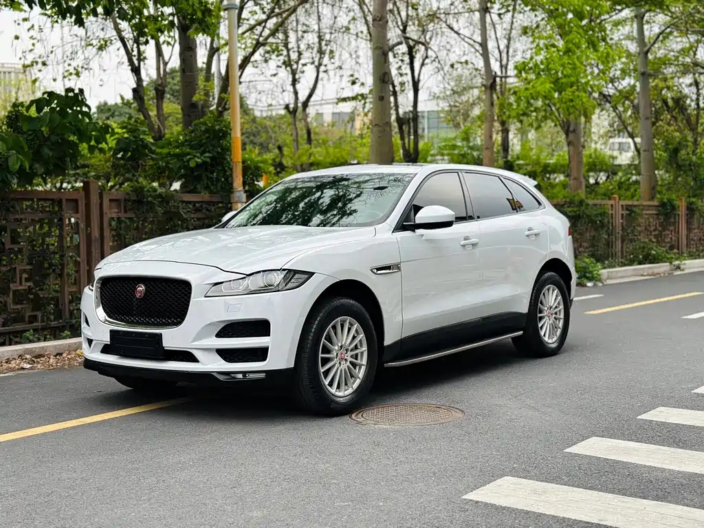 Jaguar F-PACE 2017 — фото 1