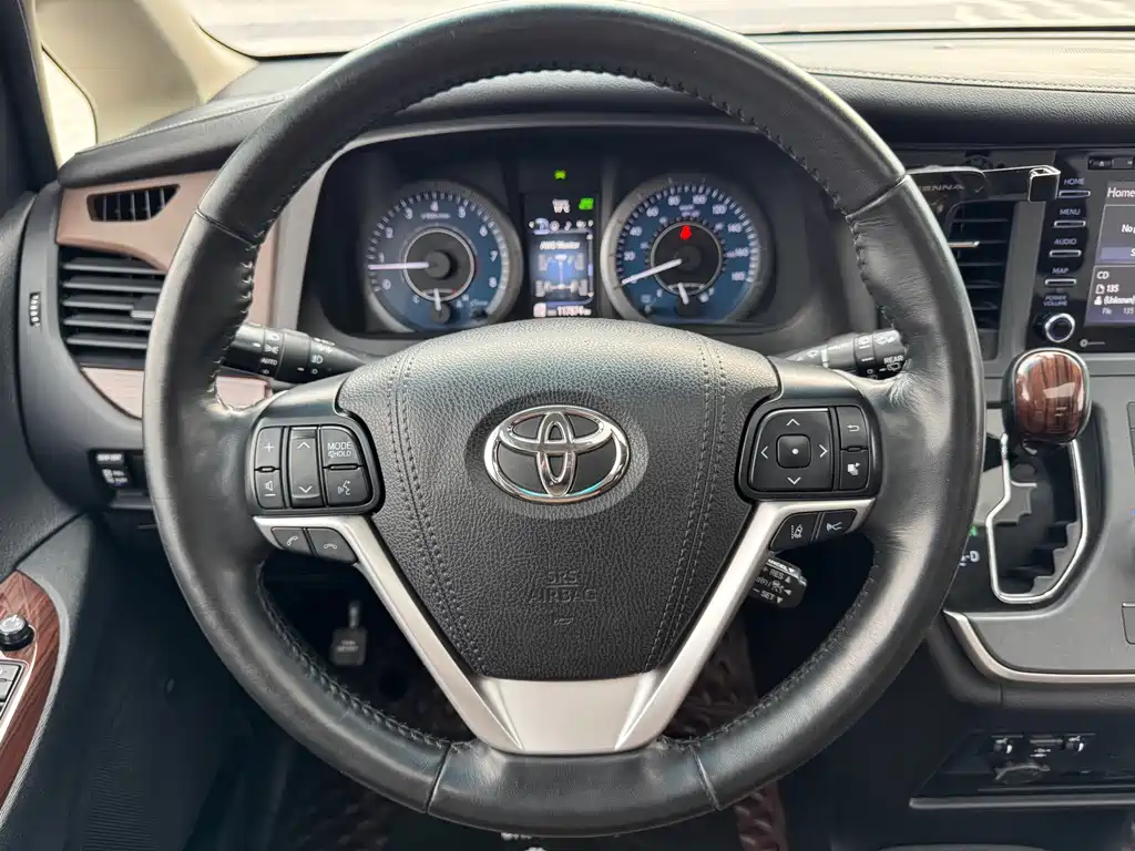 Toyota Sienna 2020 — фото 14