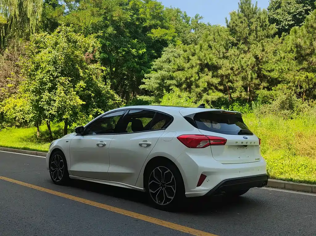 Ford Focus 2020 — фото 11