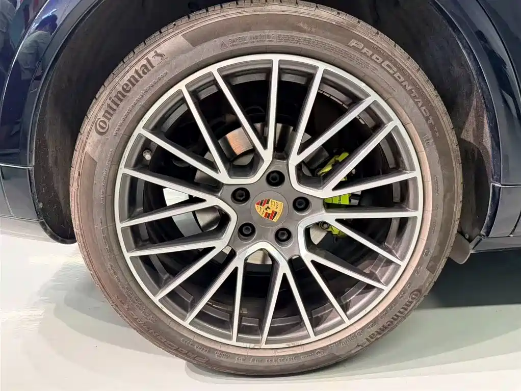 Porsche Cayenne Hybrid 2022 — фото 13