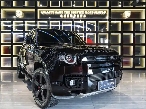 Land Rover Defender 2024