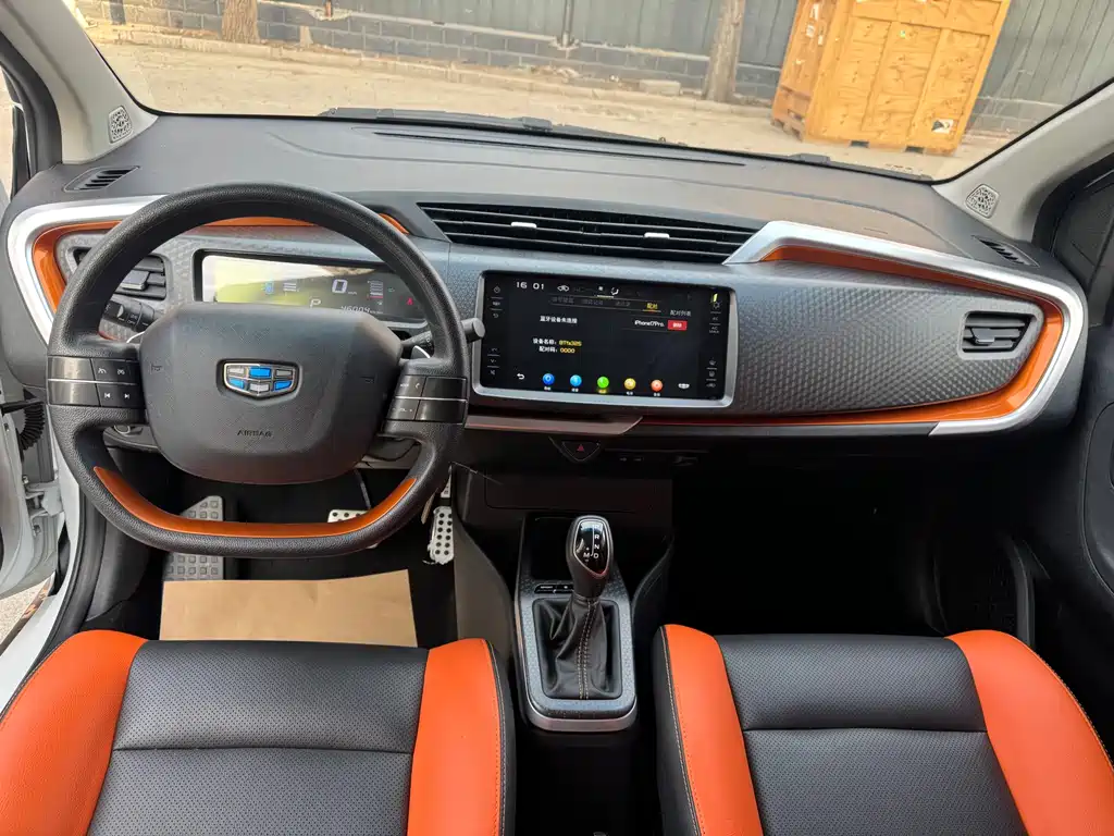 Geely Vision X1 2018 — фото 15