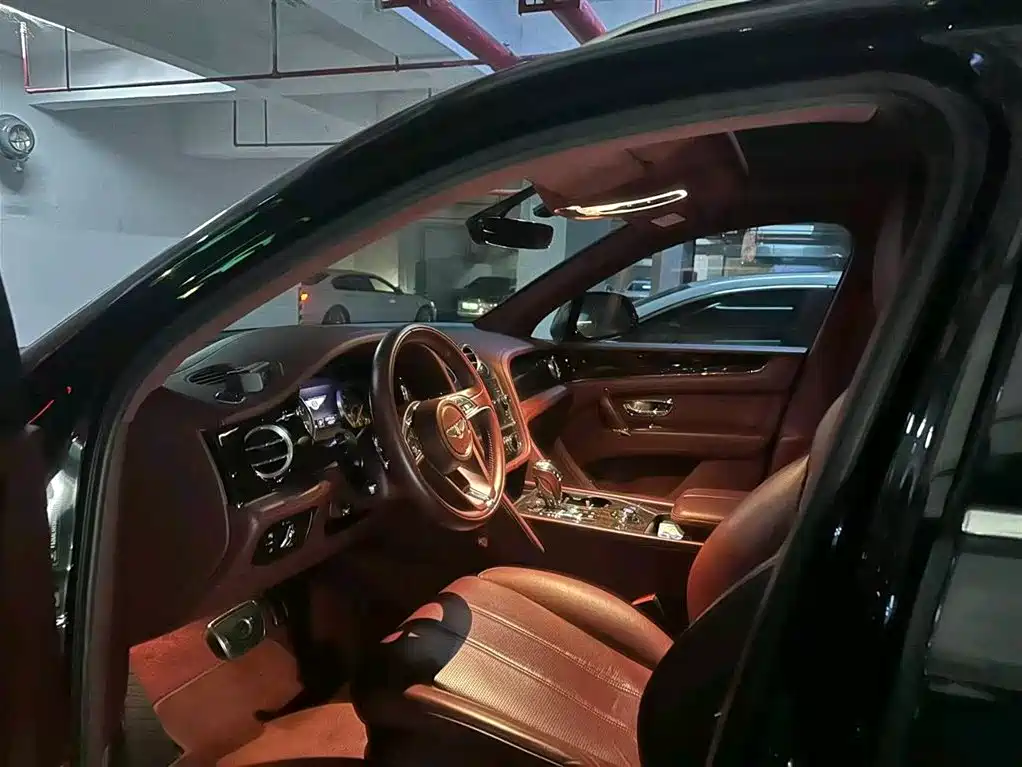 Bentley Bentayga 2019 — фото 10