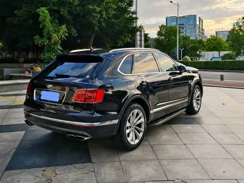 Bentley Bentayga 2019 — фото 4