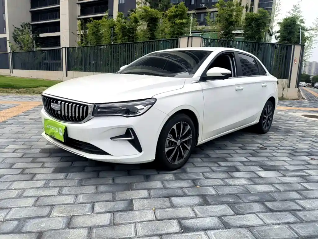 Geely Emgrand 2025 — фото 1